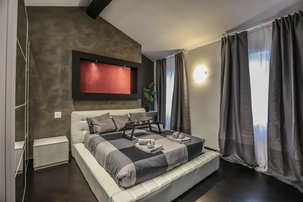 Stylish Apartment Near Duomo Milan