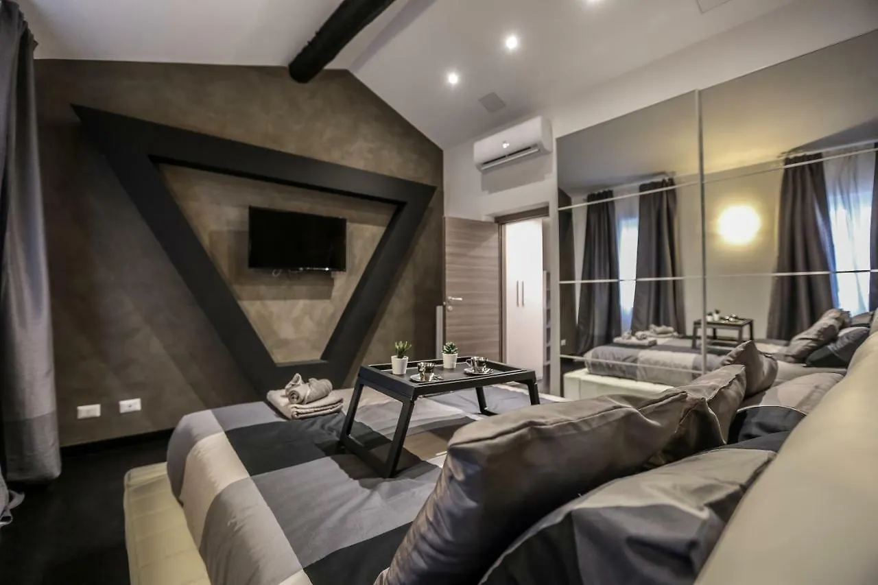 Stylish Apartment Near Duomo Milan 0*,
